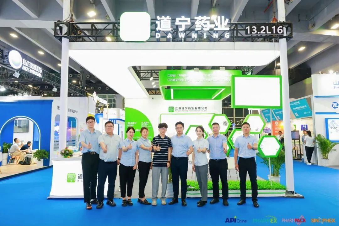 珠江扬帆千企至，山城聚势万方新